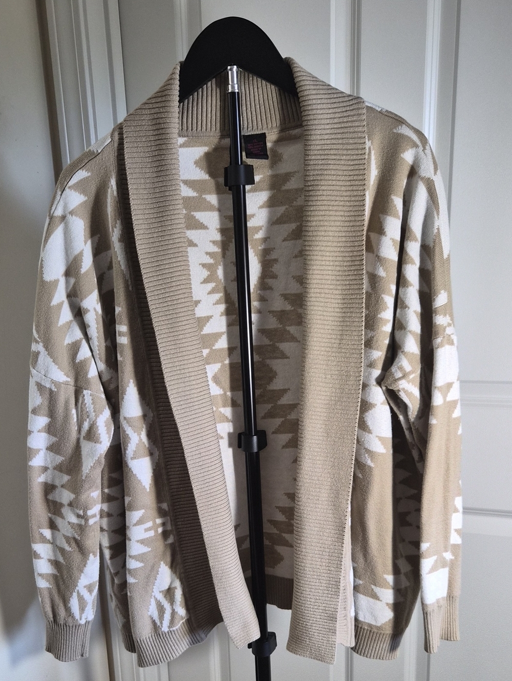 Neutral Geometric Open-Front Shawl Cardigan - Beige & White